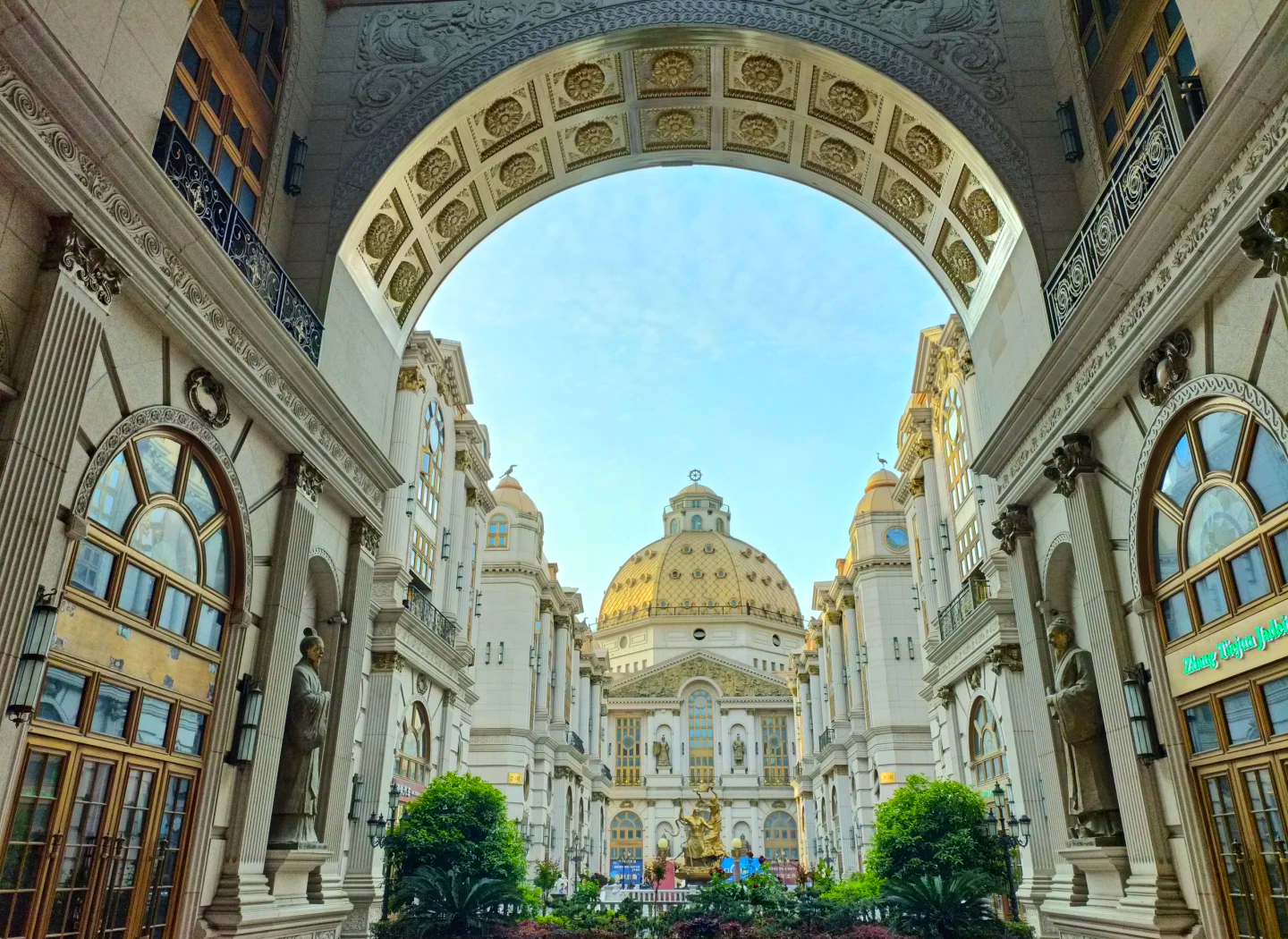 关于上海遭遇困境，不甘示弱力挽狂澜的信息